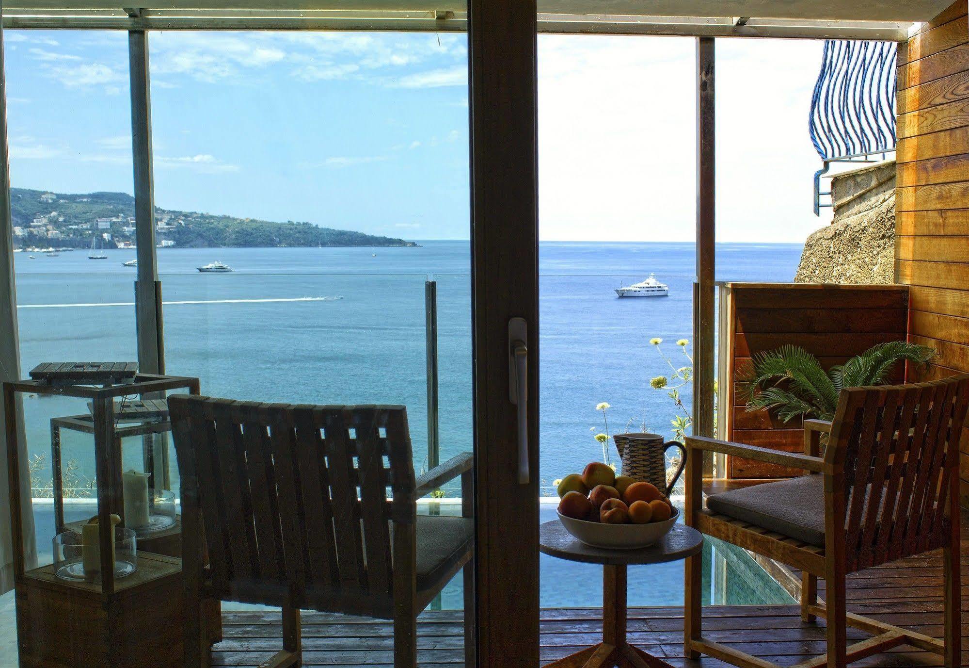 Laqua By The Sea Hotel Meta Kültér fotó